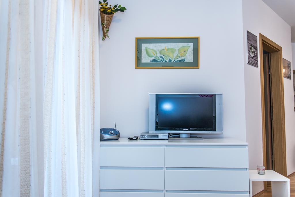 Apartment Flores Ossero Esterno foto