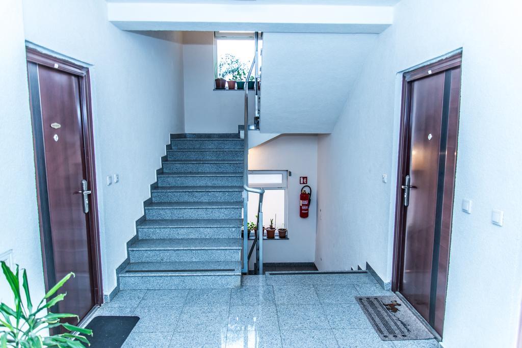 Apartment Flores Ossero Esterno foto